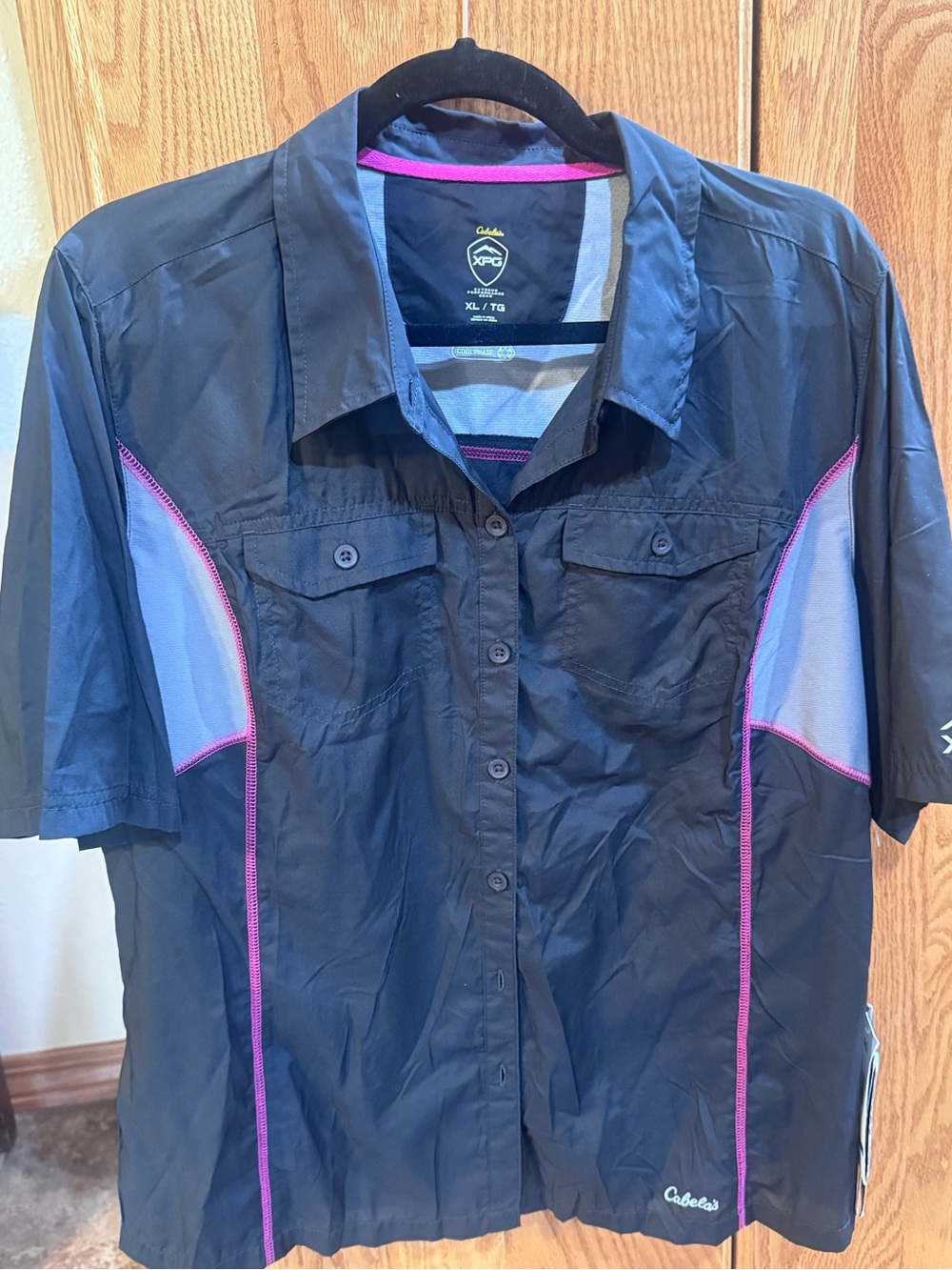 Cabela's Black Short-Sleeve Button-Down Shirt with Purple Trim